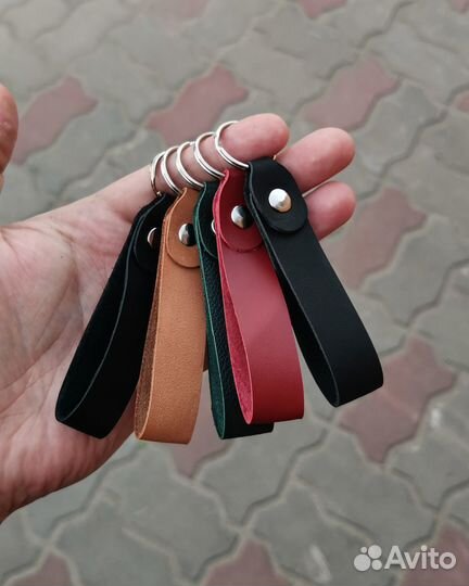 Брелок из натуральной кожи разных цветов