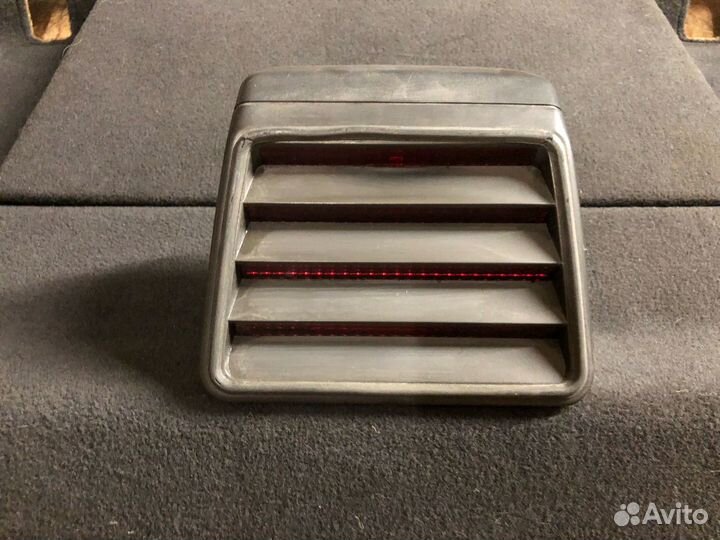 Задняя полка со стоп сигналом W124 рестайл черная