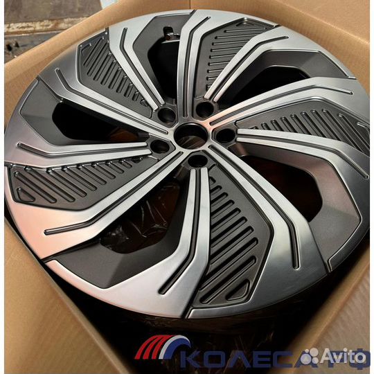 Кованые диски R 22 для tesla