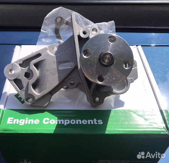 Помпа, водяной насос Ford 1.6