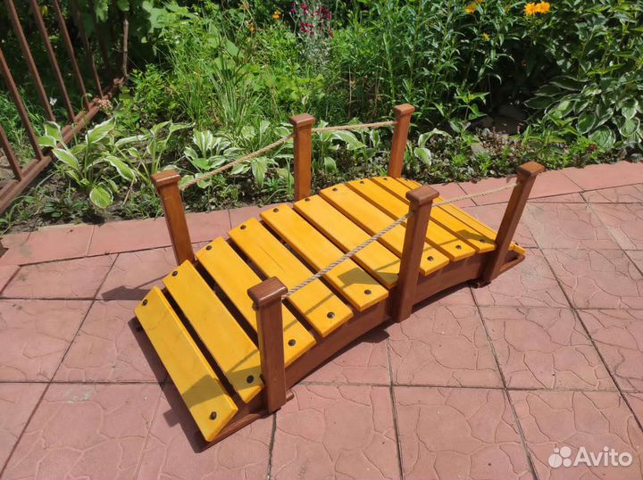 Мостик деревянный