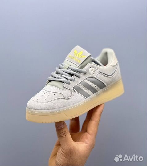 Кроссовки adidas