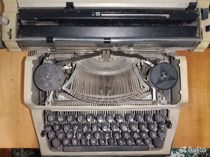 Печатная пишущая машинка на запчасти
