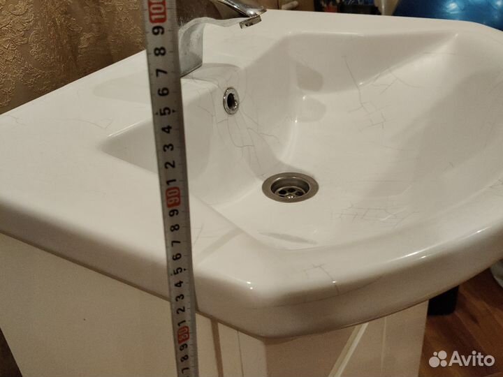 Раковина с тумбой и смесителем в ванную бу