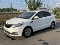 Kia Rio 1.6 AT, 2016, 180 000 км, с пробегом, цена 910 000 руб.