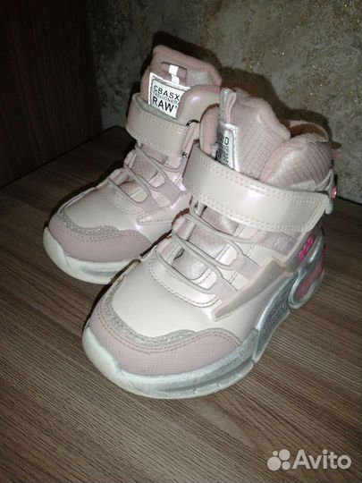 Кроссовки для девочки 26 размер