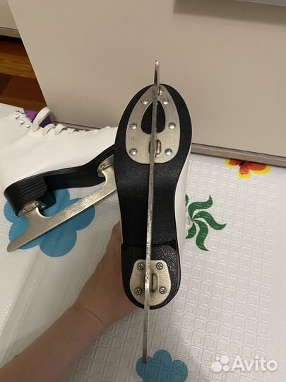 Коньки женские 37 размер