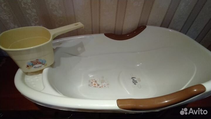 Новая ванночка для малыша с ковшиком