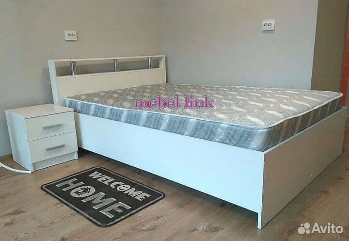 Кровать с матрасом