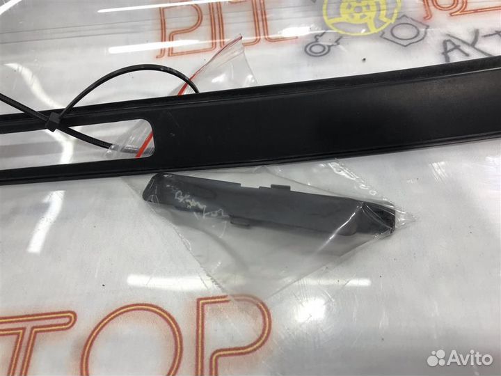 Молдинг крыши левый Nissan Primera (P12) 2002 - 2