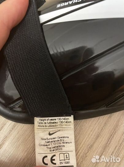 Футбольные щитки Nike