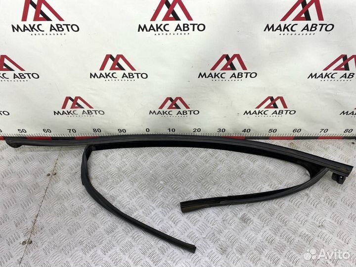 Б/У уплотнительная резинка стекла передний левый