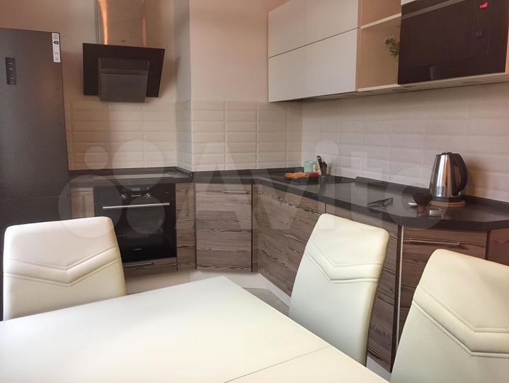 2-к. квартира, 57,3 м², 8/17 эт.