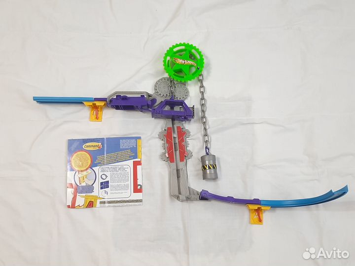 Hot Wheels - 19 машинок и 5 треков (3 настенных)