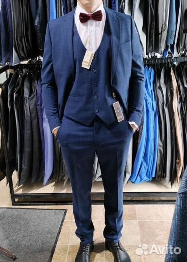 Костюм мужской тройка
