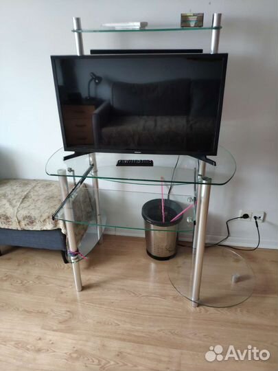 Компьютерный стол стеклянный