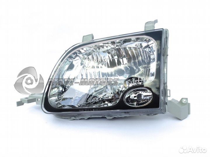 Фара галогеновая передняя левая Toyota Town Ace