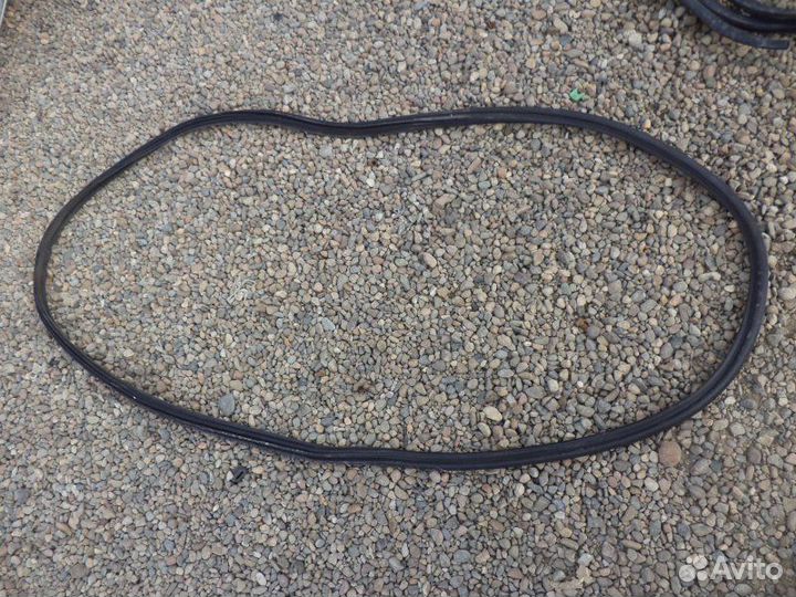 Уплотнительная резинка багажника Toyota Corolla
