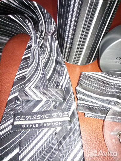 Набор: галстук, запонки, платок Classictie