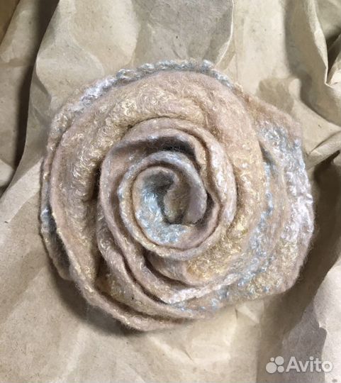 Брошь валяная Роза