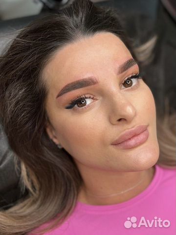 Модель на перманент бровей или губ после повышения