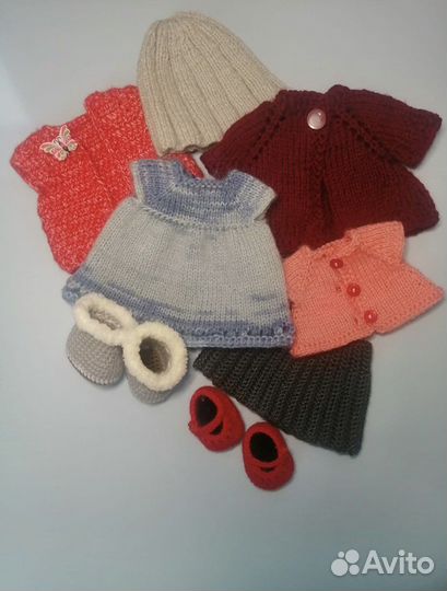 Кукла с нарядами ручной работы вязаная