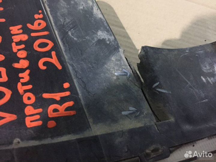 Фара противотуманная правая Volvo Truck FH