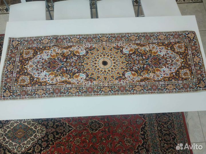 Декоративная скатерть для стола. Подарок