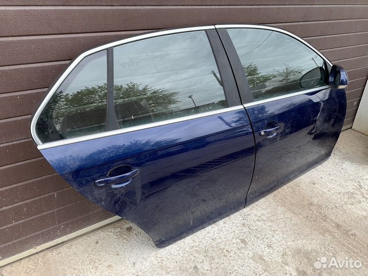 Volkswagen Jetta 5 - Правые боковые двери