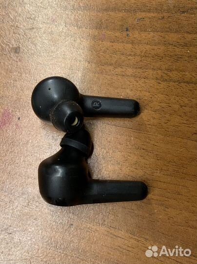 Беспроводные наушники JBL tune 215 tws неисправные