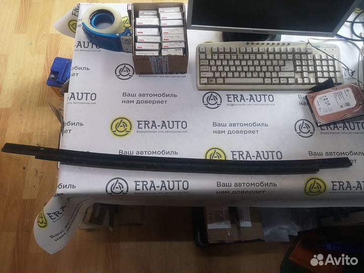 Уплотнитель стекла задней двери Kia Sportage 2