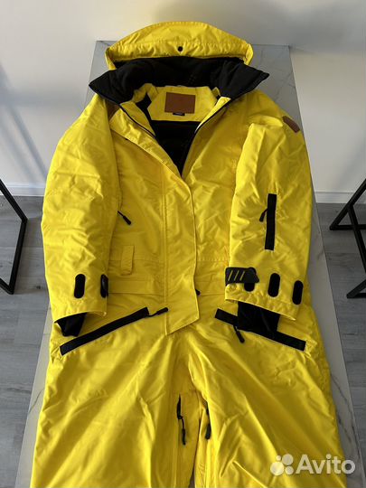 Горнолыжный комбинезон