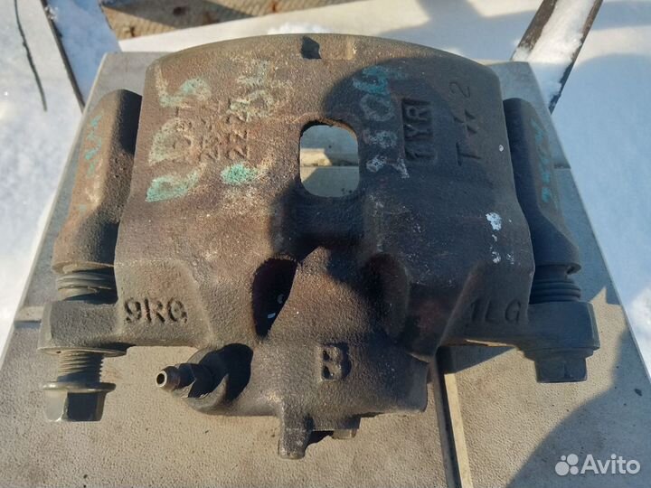 Суппорта передний правый левый Honda Cr-V RD5 K20A