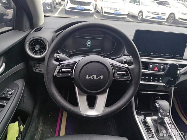 Kia K3 1.5 CVT, 2022, 13 900 км