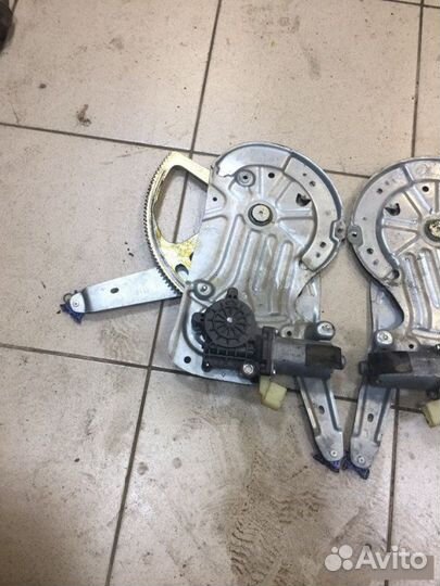 Стеклоподъемник Volvo S60 1