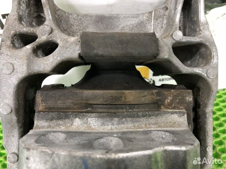 Опора двигателя нижняя правая R