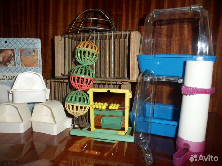 Предметы для ухода и содержания птиц