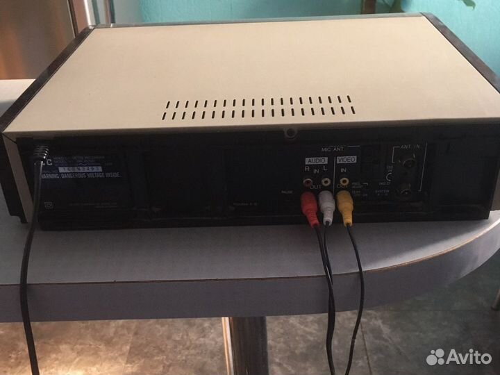 Видеомагнитофон JVChr-j82ms