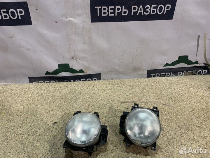 Фара противотуманная передняя левая Toyota Land