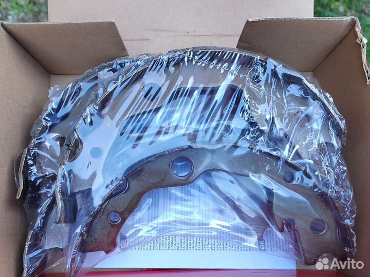 Колодки стояночного тормоза Ниссан Кашкай Nissan