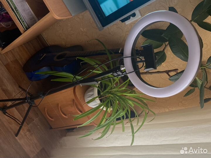 Кольцевая лампа 26 см RGB со штативом