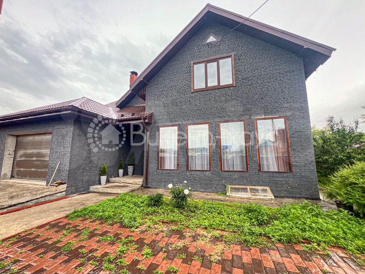 Коттедж 500 м² на участке 10 сот.