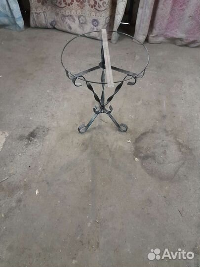 Подставка для клетки попугая