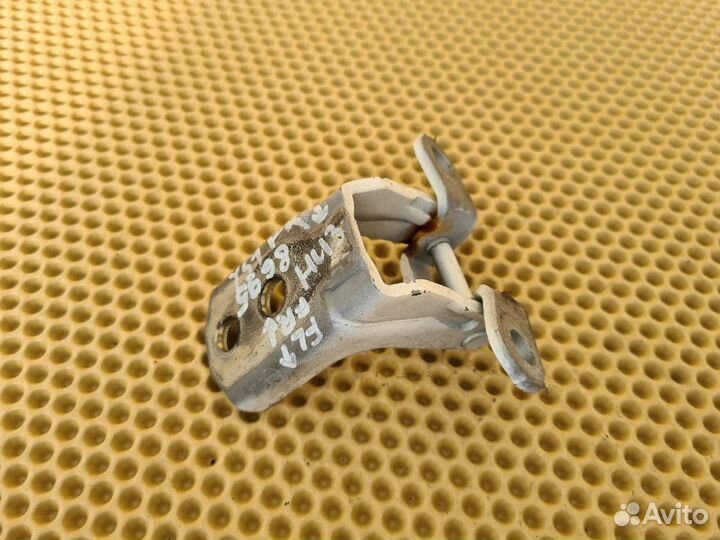 Петля двери передняя правая Infiniti M37 M25 M56