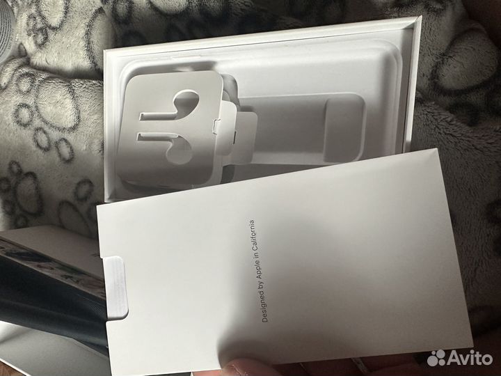 Челы и коробка iPhone xr