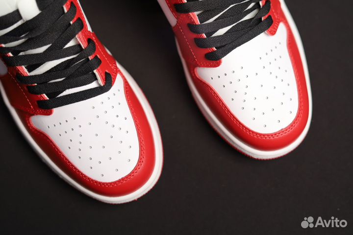 Кроссовки Nike Air Jordan 1 High Retro Red