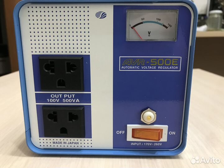 Понижающий трансформатор вместе со стабилизатором