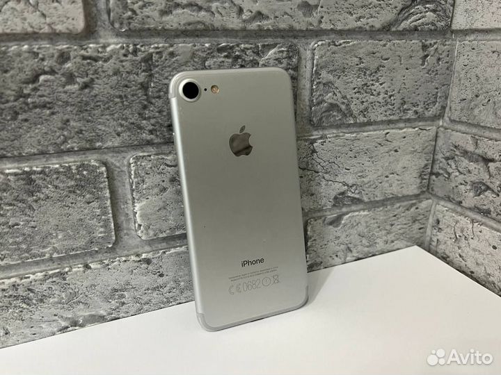 iPhone 7, 32 ГБ