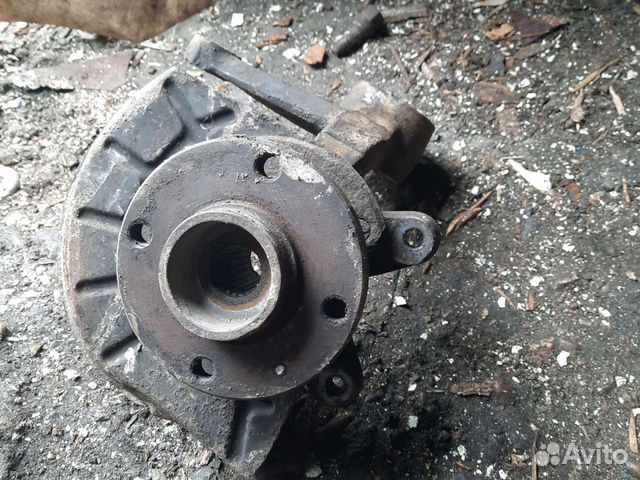 Правый поворотный кулак Skoda Felicia