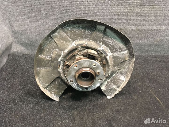 Кулак задний левый BMW F02 33326796497